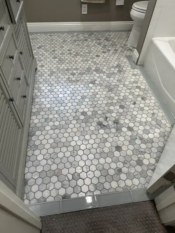 Marble hexagon mosaic bathroom floor after cleaning, gray veining clear and grout bright